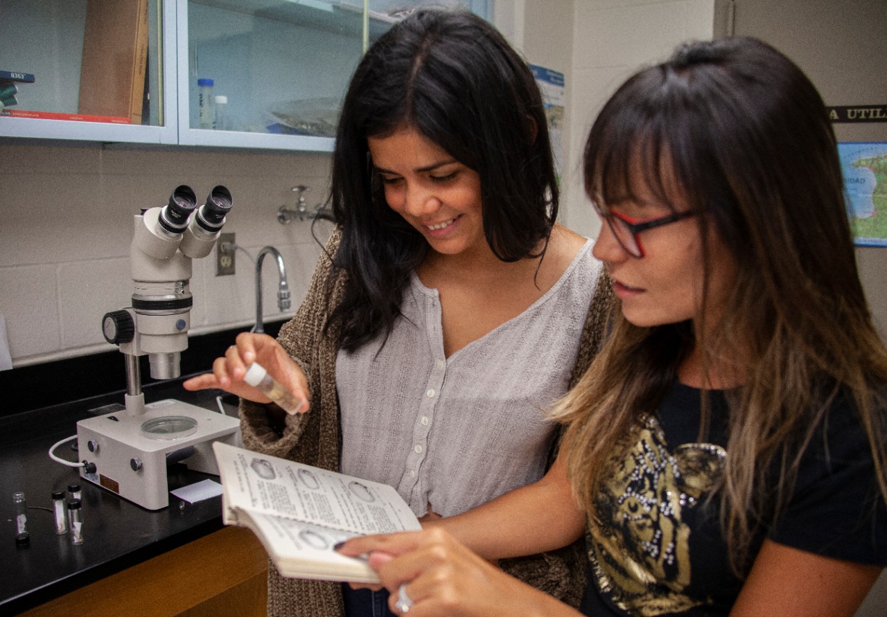 Women in Science and Engineering student Nora Soto Contreras works with mentor 